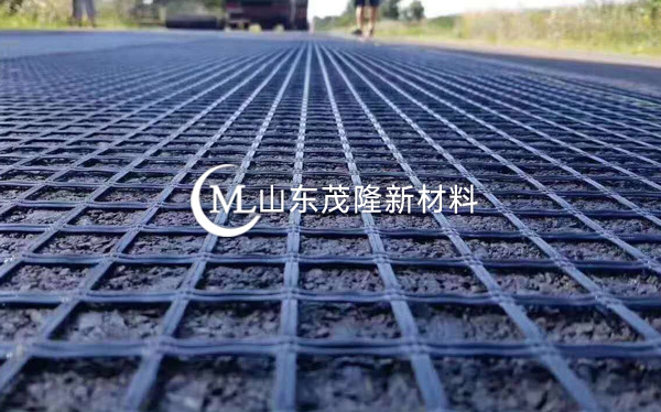 《济青高速改扩建》玻纤钢塑格栅、抗裂贴施工