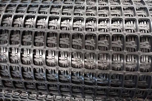 养殖用的土工格栅一般是多少克的？  第1张