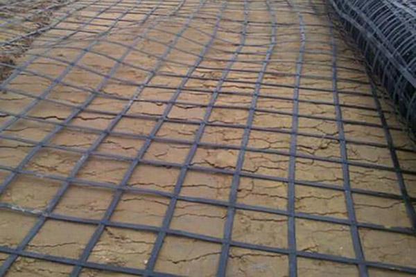 在加筋碎石坝中土工格栅的工作基本原理是什么呢？  第2张