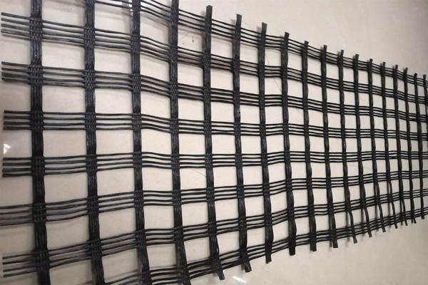 自粘型玻纤土工格栅的特点有哪些呢？  第1张