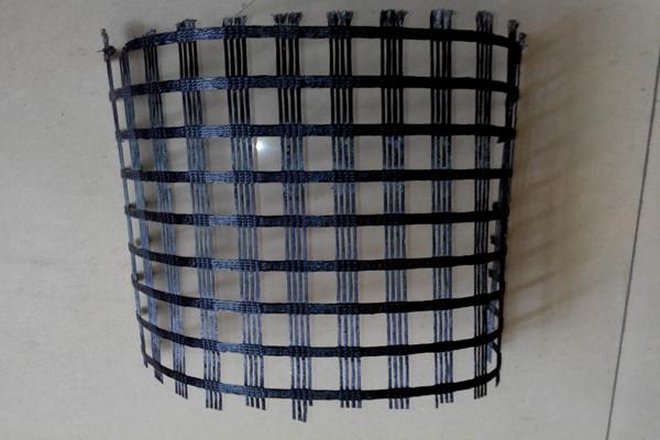 聚酯经编涤纶土工格栅的独特特点解析  第1张