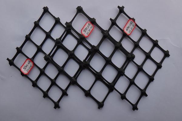 钢塑土工格栅的加固作用是如何体现的？探究其在工程中的重要价值