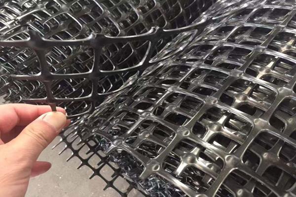 钢塑土工格栅的加固作用是如何体现的？探究其在工程中的重要价值  第3张