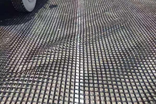 通玻纤土工格栅与自粘玻纤格栅的区别究竟如何？  第4张