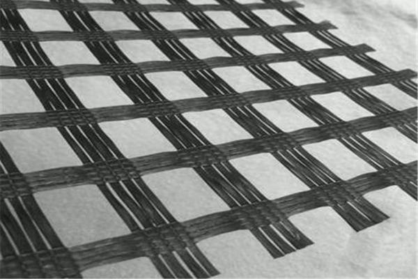 土工格栅在公路施工中的应用及层数分析  第1张