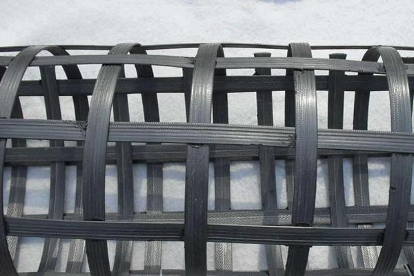 了解钢塑土工格栅的特点与应用 第1张