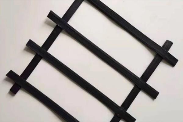 高韧性聚酯纱线集束土工格栅的特点 第1张