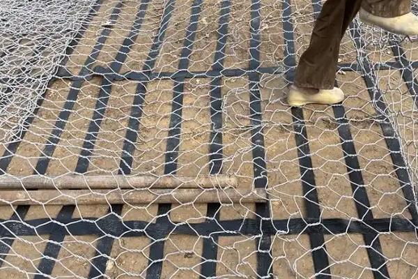 高韧性聚酯纱线集束土工格栅的特点 第3张