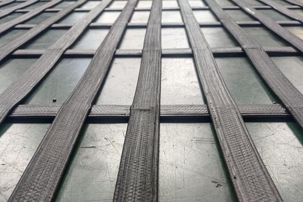 高韧性聚酯纱线集束土工格栅怎么搭接呢  第1张