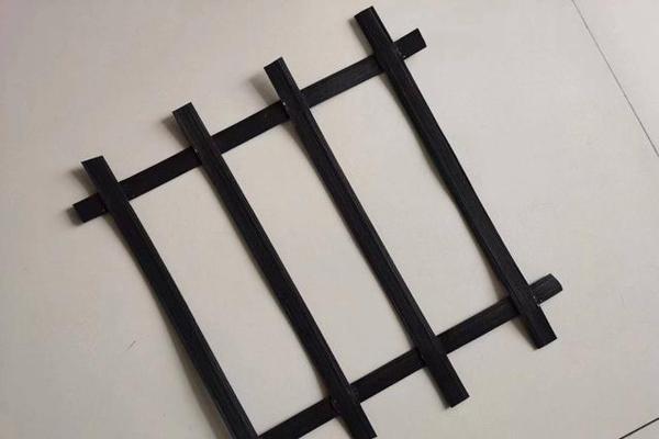 高韧性聚酯纱线集束土工格栅技术规范 第2张